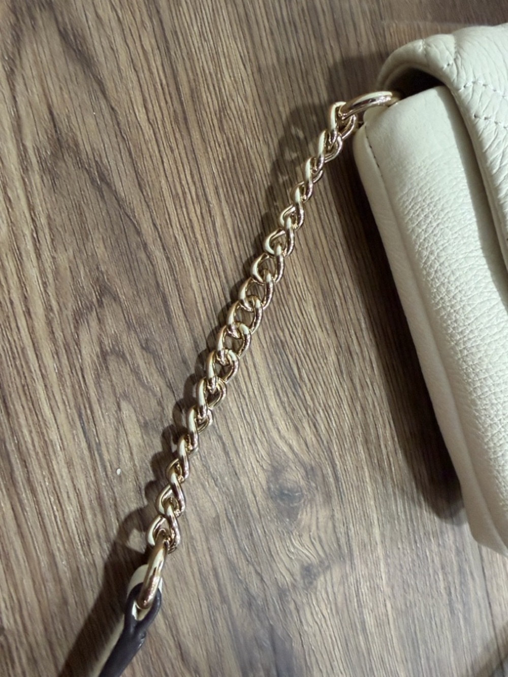 kate spade Naomi Astor
Quilted Leather Crossbody Bag - Picture 3 of 7
